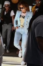 JENNIFER LOPEZ Shopping at Miami Design District 03/05/2020
