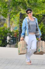 JILLIAN MICHAELS Shopping at Whole Foods in Malibu 03/28/2020