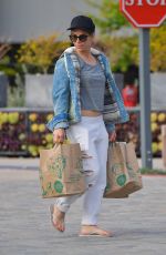 JILLIAN MICHAELS Shopping at Whole Foods in Malibu 03/28/2020