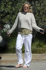KATE HUDSON Out and About in Los Angeles 03/27/2020