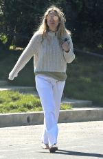 KATE HUDSON Out and About in Los Angeles 03/27/2020
