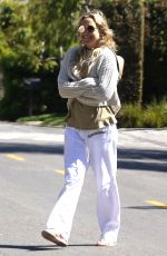 KATE HUDSON Out and About in Los Angeles 03/27/2020