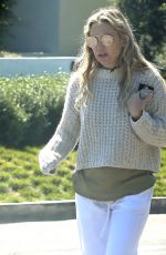 KATE HUDSON Out and About in Los Angeles 03/27/2020