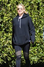 KATE HUDSON Takes a Break from Isolation Out in Los Angeles 03/19/2020