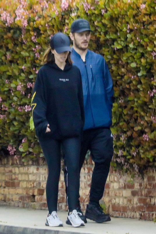 KATHERINE SCHWARZENEGGER Out in Santa Monica 03/16/2020