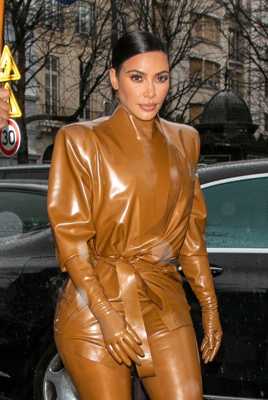 KIM KARDASHIAN at L