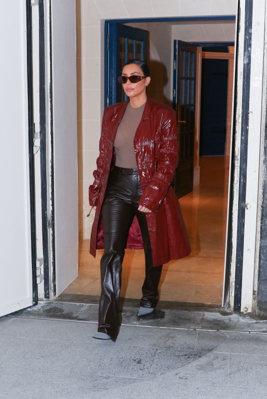 KIM KARDASHIAN Leaves Her Hotel in Paris 03/02/2020