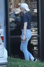 KRISTEN STEWART Shopping for Rare Guitars in Los Feliz 03/11/2020
