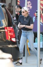 KRISTEN STEWART Shopping for Rare Guitars in Los Feliz 03/11/2020