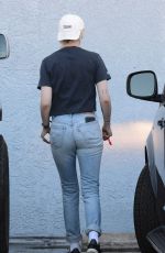 KRISTEN STEWART Shopping for Rare Guitars in Los Feliz 03/11/2020