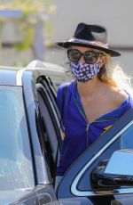 LAETICIA HALLYDAY Wears a Mask at Grocery Store in Brentwood 03/27/2020