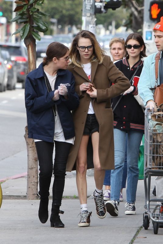 mix - ashley benson, cara delevingne, and kaia gerber shopping in west hollywood - 3/15//20 | celebrityparadise - hollywood , celebrities , babes & more