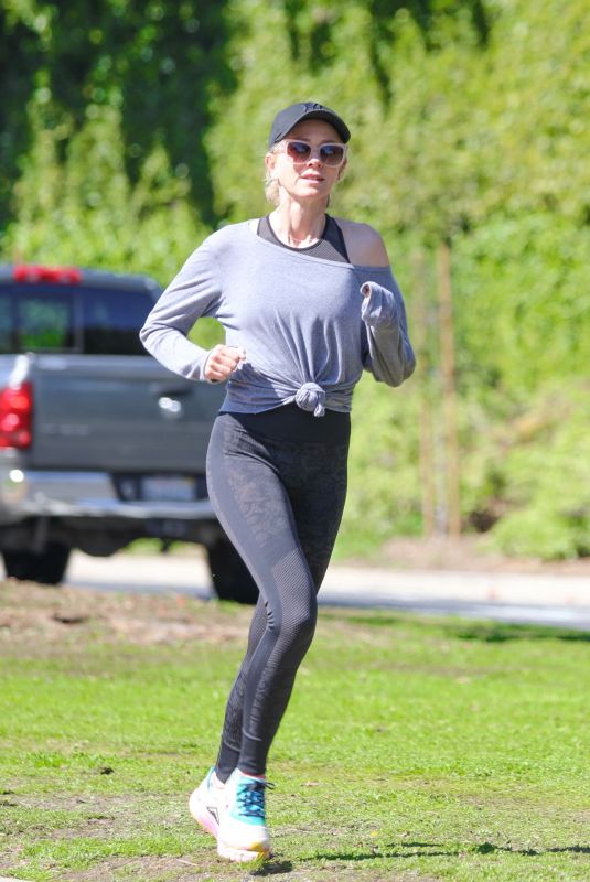 NAOMI WATTS and Liev Schreiber Out Jogging During Break from Quarantine in Brentwood 03/26/2020