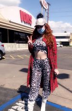 PHOEBE PRICE Wears a Mask as She Poses for Photos 03/21/2020