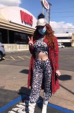 PHOEBE PRICE Wears a Mask as She Poses for Photos 03/21/2020