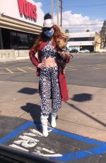 PHOEBE PRICE Wears a Mask as She Poses for Photos 03/21/2020
