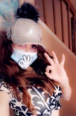 PHOEBE PRICE Wears a Mask as She Poses for Photos 03/21/2020
