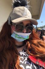 PHOEBE PRICE Wears a Mask as She Poses for Photos 03/21/2020