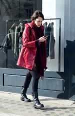 PHOEBE WALLER-BRIDGE Out House Hunting in London 03/12/2020