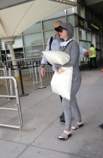 Pregnant KATTY PERRY Hides Her Baby Bump at Melbourne Airport 03/06/2020