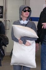 Pregnant KATTY PERRY Hides Her Baby Bump at Melbourne Airport 03/06/2020