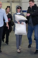 Pregnant KATTY PERRY Hides Her Baby Bump at Melbourne Airport 03/06/2020