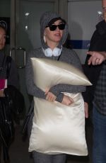 Pregnant KATTY PERRY Hides Her Baby Bump at Melbourne Airport 03/06/2020