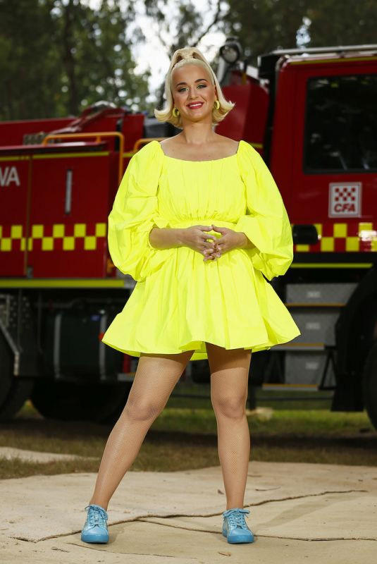 Pregnant KATY PERRY Perfors on Concert for Firefighters and Bushfire Victims in Bright 03/11/2020