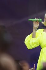 Pregnant KATY PERRY Perfors on Concert for Firefighters and Bushfire Victims in Bright 03/11/2020