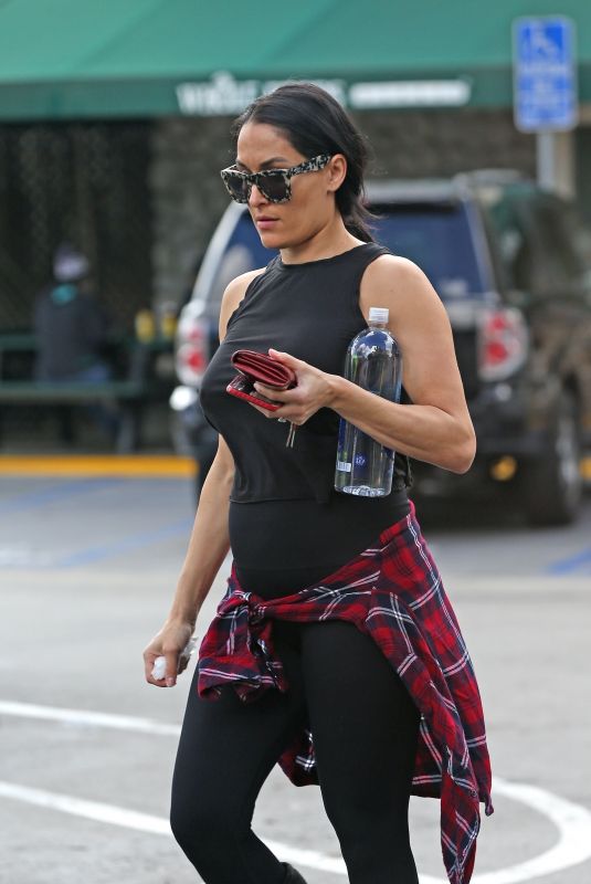 Pregnant NIKKI BELLA Shopping at Whole Foods in Sherman Oaks 03/11/2020