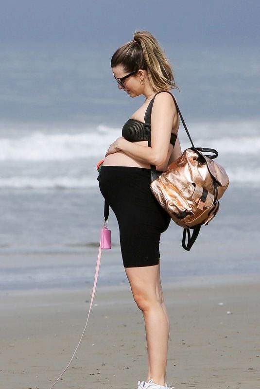 Pregnant RACHEL MCCORD Out at a Beach in Venice 03/15/2020