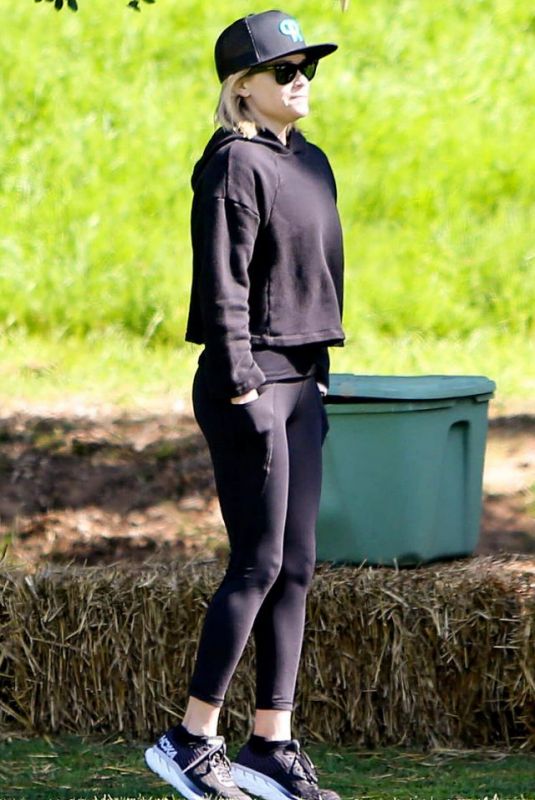REESE WITHERSPOON at Outdoor Fitness Session in Los Angeles 03/18/2020