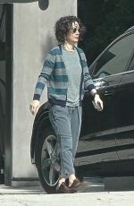 SARA GILBERT Returns Home After Spending Time with Linda Perry 03/29/2020