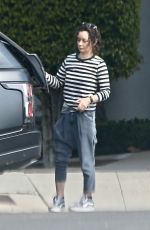 SARA GILBERT Returns Home After Spending Time with Linda Perry 03/29/2020