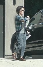 SARA GILBERT Returns Home After Spending Time with Linda Perry 03/29/2020