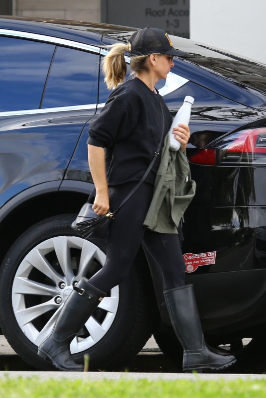 SARAH MICHELLE GELLAR Arrives at a Gym in Brentwood 03/11/2020