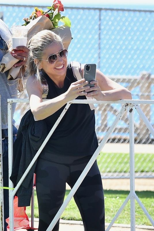 SARAH MICHELLE GELLAR at Los Angeles Marathon in Santa Monica 03/08/2020