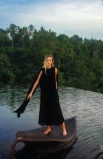 SCARLETT ROSE LEITHOLD in L