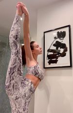 SOPHIE MUDD for AloYoga - Instagram Video and Photos 03/25/2020