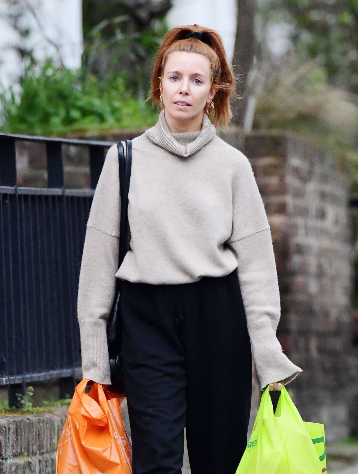 STACEY DOOLEY Out Shopping In London 03 18 2020 HawtCelebs stacey-dooley-out-shopping-in-london-03-18-2020-hawtcelebs