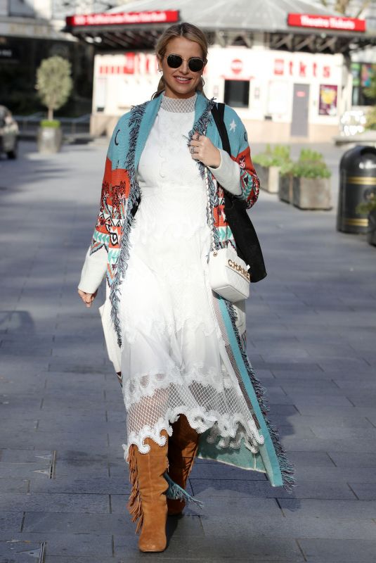 VOGUE WILLIAMS Out in London 03/29/2020