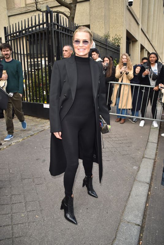 YOLANDA HADID Arrives at Miu Miu Fashion Show in Paris 03/03/2020