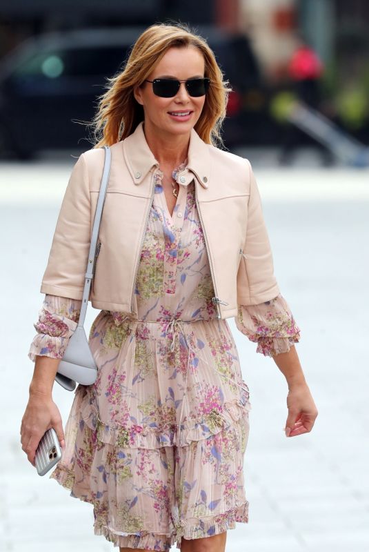 AMANDA HOLDEN Leaves Heart Radio in London 04/08/2020