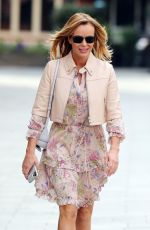 AMANDA HOLDEN Leaves Heart Radio in London 04/08/2020