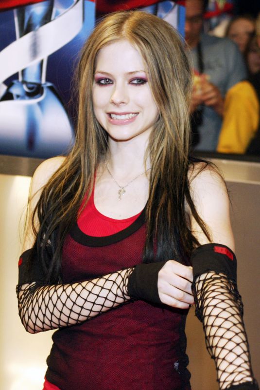 AVRIL LAVIGNE at Juno Awards in Edmonton 04/05/2004