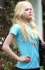 AVRIL LAVIGNE Out in Beverly Hills 03/31/2006