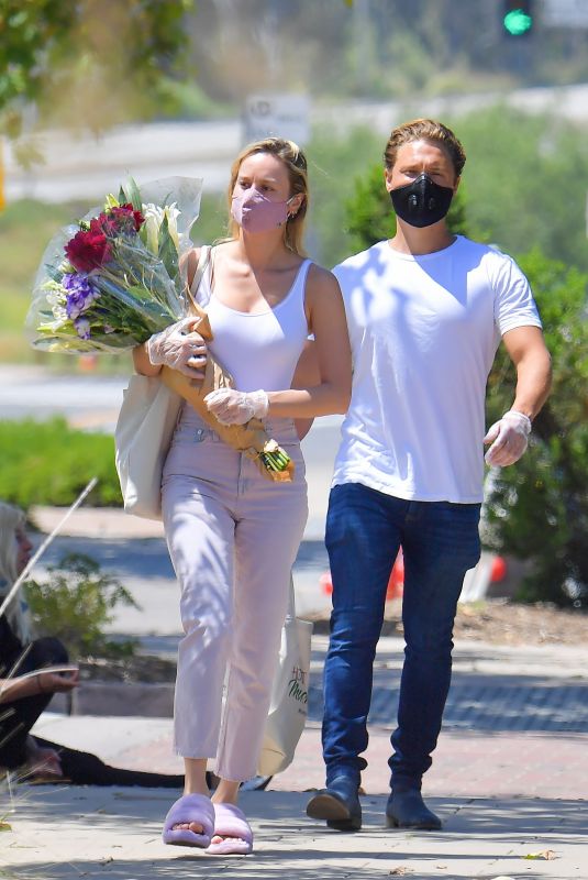 BRIE LARSON and Elijah Allan-blitz at Farmer