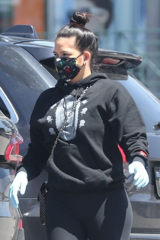 CASSIE VENTURA Wearing Mask Out Shopping in Los Angeles 04/15/2020