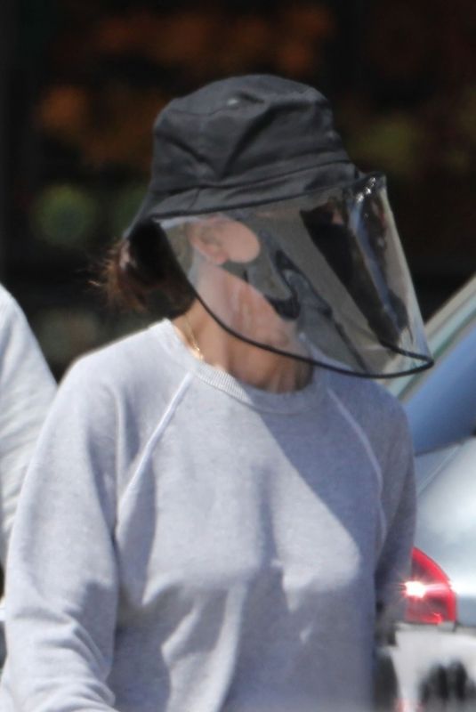 COURTENEY COX Wearing Mask and Face Shields at Whole Foods in Malibu 04/19/2020