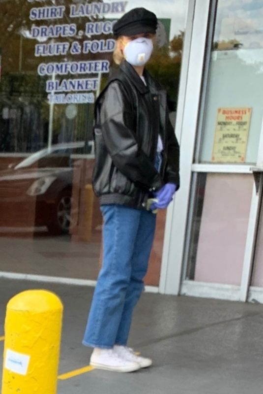 DIANE KRUGER Wearing Mask Out Shopping in Los Angeles 04/05/2020